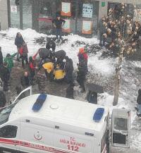 Çatıdan Düşen Kar Kütlesi Can Aldı 