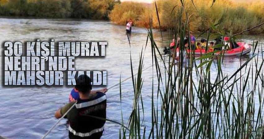 30 KİŞİ MURAT NEHRİ’NDE MAHSUR KALDI