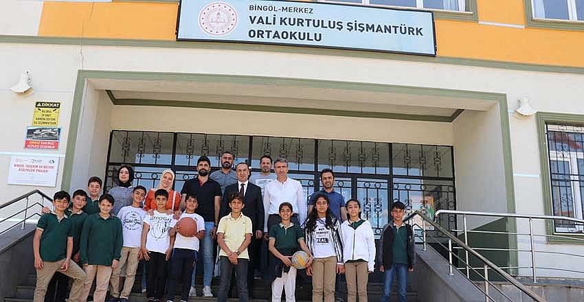 YÜCEL’DEN OKULLARA ZİYARET